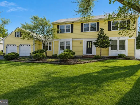 27 W Cartwright Dr, Princeton Junction, NJ 08550