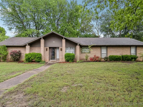 8005 S Peach Cir, Broken Arrow, OK 74011