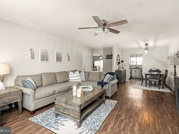 4th image of 4 Essex Ln