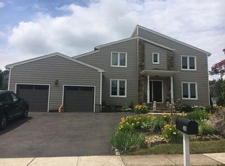 38 Benjamin Dr, Springfield, NJ 07081