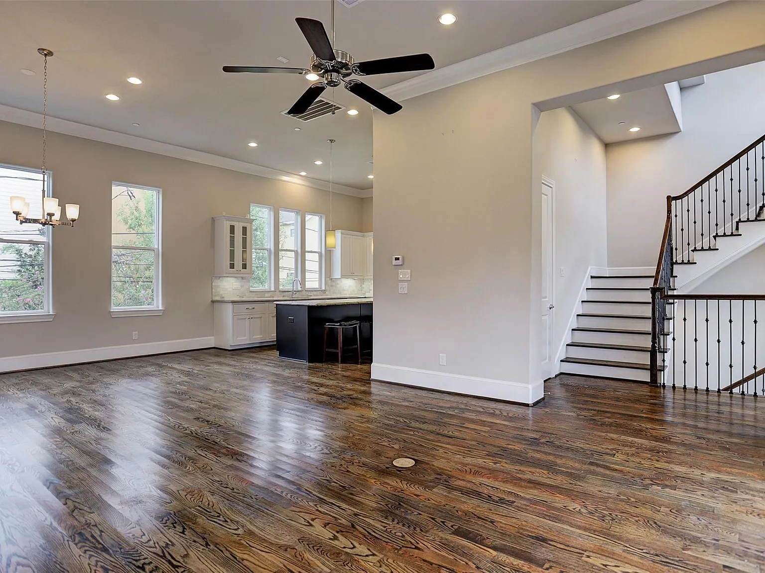 4 bed, 4.5 bath, 3396 sqft, $4,875 — Photo 4