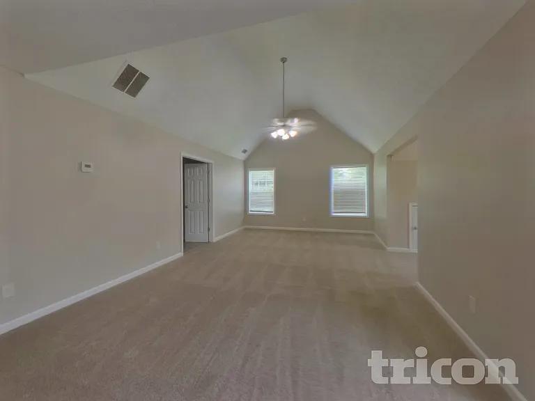 315 Avonlea Dr — Photo 6