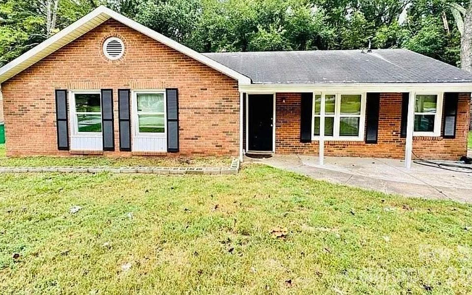 1st image of 4824 Farm Pond Ln