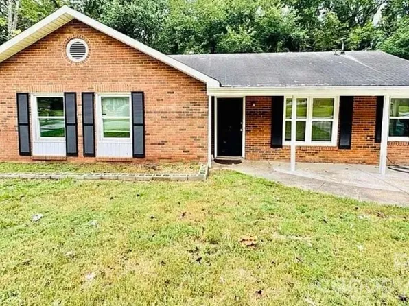 4824 Farm Pond Ln, Charlotte, NC 28212