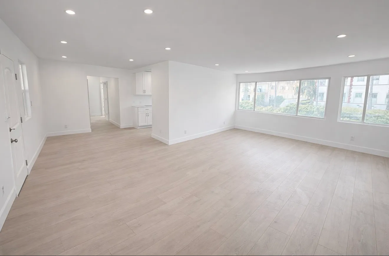 330 South Kenmore Avenue - 10 — Photo 2