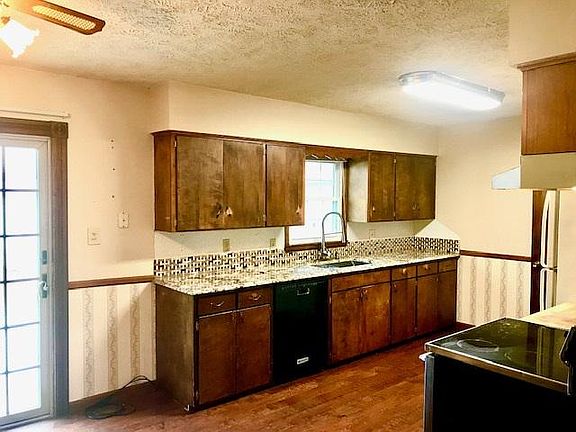 4th image of 3311 Avenue E