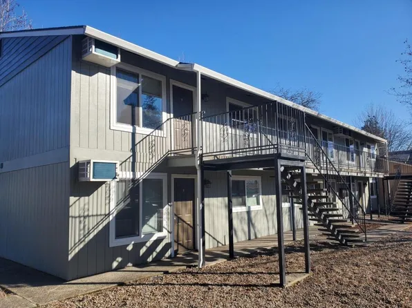 444 NW D St APT G, Grants Pass, OR 97526