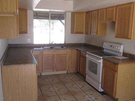 4th image of 803 N Alzora Way
