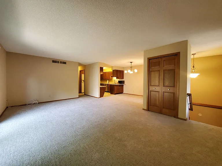 2517 Cedar Hills Dr — Photo 10
