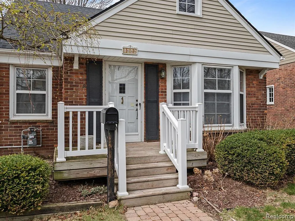 3 bed, 2.5 bath, 1588 sqft, $3,200 — Photo 3
