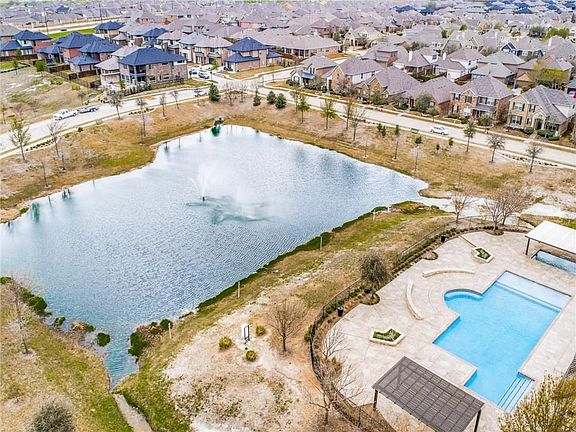 5th image of 4924 Devon Dr