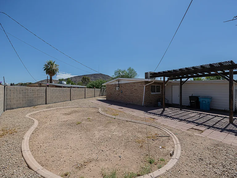 2130 W Cortez St — Photo 23