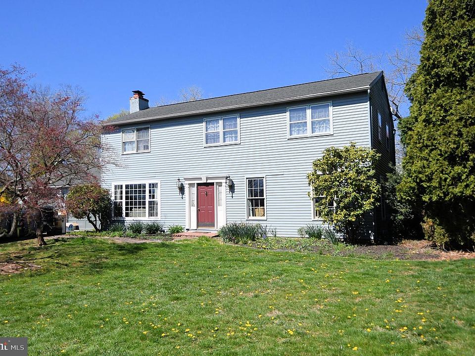 1st image of 231 W 5th Ave