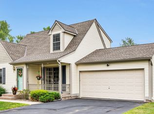 8 Harvest Ln, East Granby, CT 06026