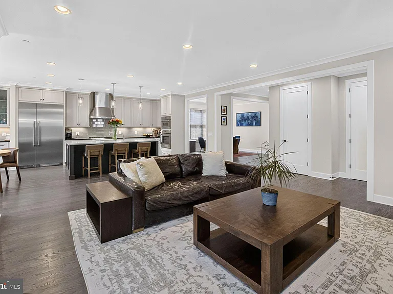 6106 Swansea St — Photo 13