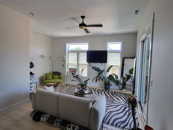 2nd image of 3458 W Lake St #3R