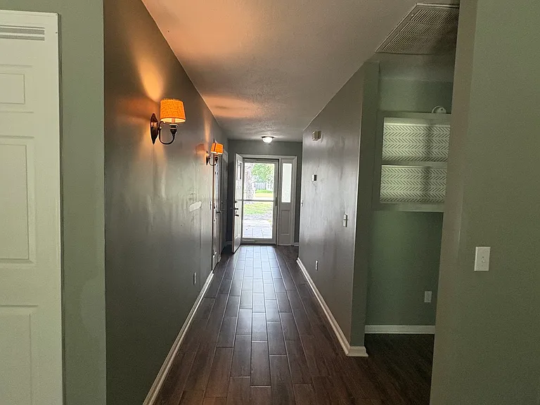 112 Boxwood Ct — Photo 3