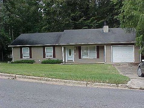 1st image of 2822 Colonial Dr NE
