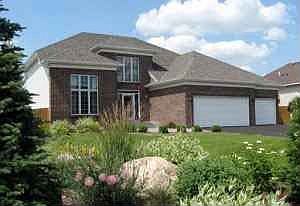 This brick-front 2-story walkout has a foundation size of over 1500 sf!