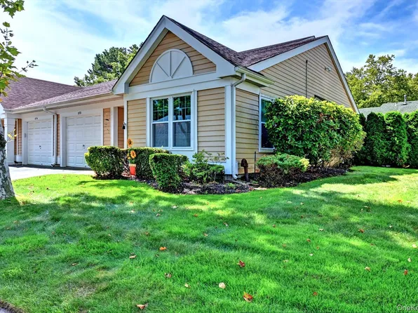 272 Glen Drive, Ridge, NY 11961