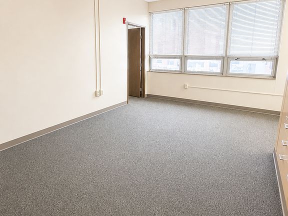 3rd image of 600 SE Madison St #7508a00b7