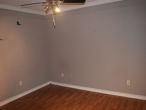 4th image of 3402 Wesley Aaron Dr