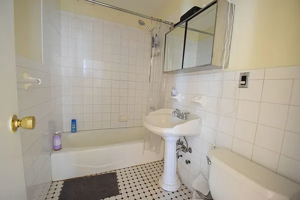 Rented by Rolling Stone Realty LLC | media 13