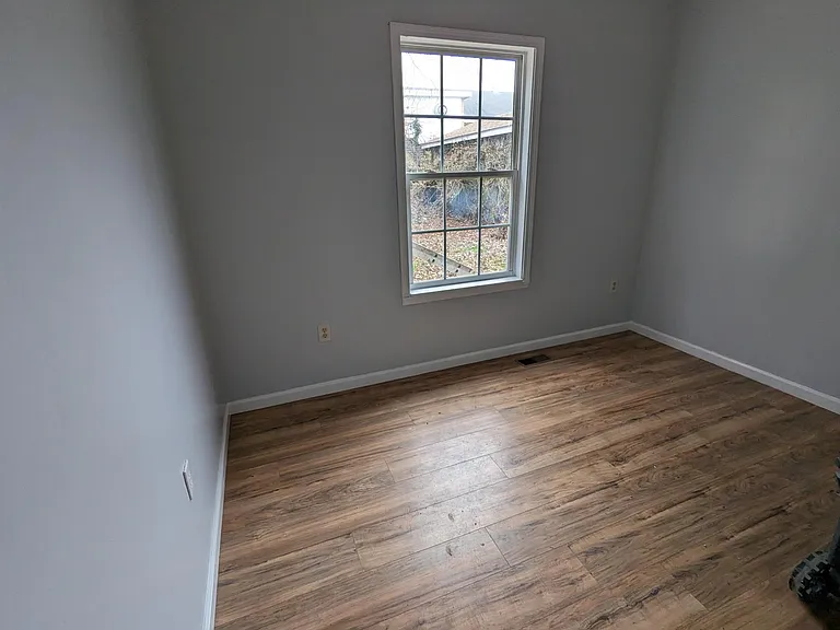 111 S Van Gilder St — Photo 3