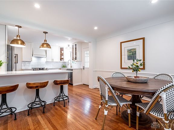 5th image of 6993 Bramble Hill Dr