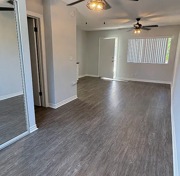 Tropical Breeze Apartments — Photo 3