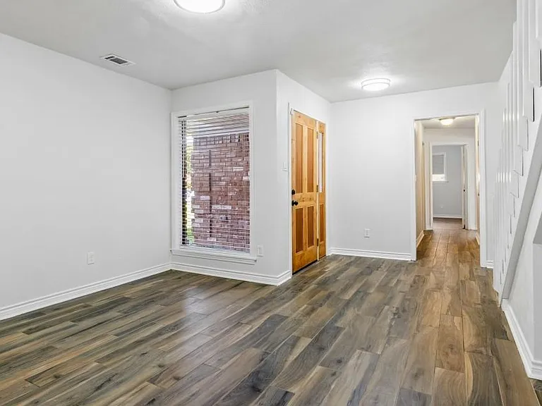 6915 La Mirada Dr — Photo 7