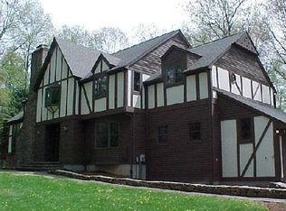 16 Russett Rd, Sandy Hook, CT 06482