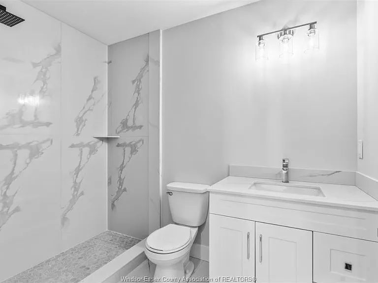 2142 Daytona Ave — Photo 17