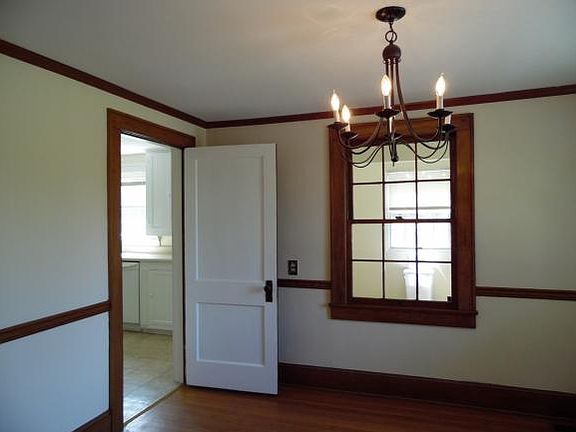 2nd image of 2501 E Oakland Ave