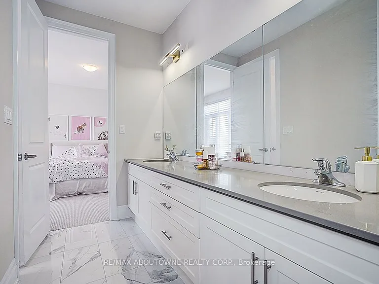 1362 Lynx Gdns — Photo 37