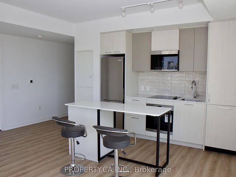 10 Oak St #1904 — Photo 3