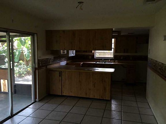 4th image of 2949 S Bermuda Ave