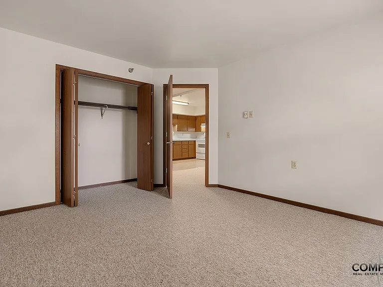 610 Gray St Apartments — Photo 51