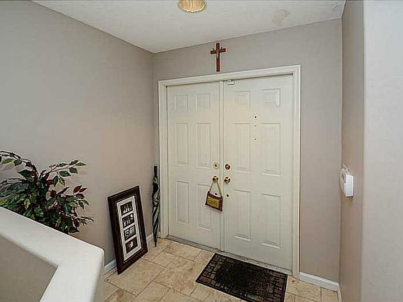 4th image of 9857 Fairway Cove Ln
