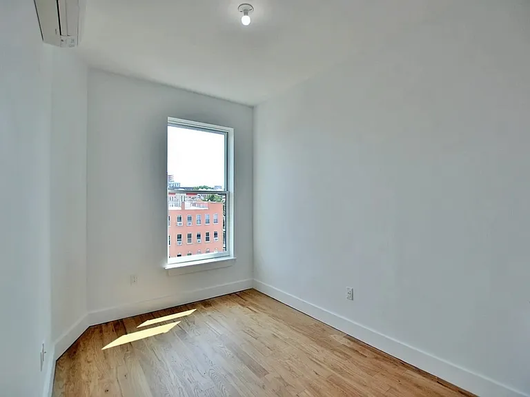 791 Sterling Pl — Photo 2