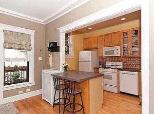 7658 N Sheridan Rd #2, Chicago, IL 60626