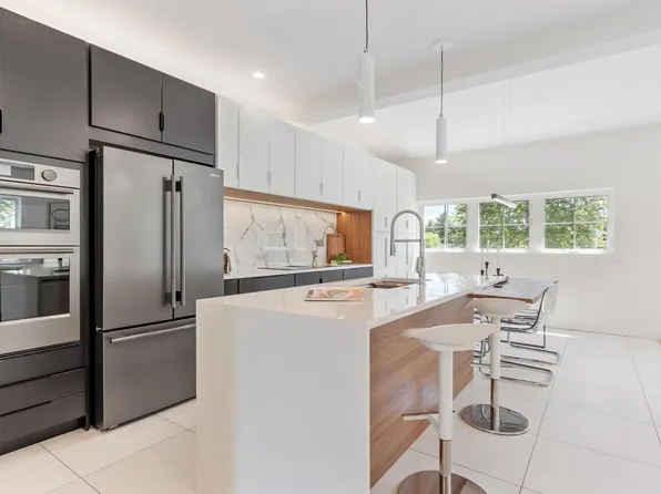 58 Neillian St #58, Bedford, MA 01730