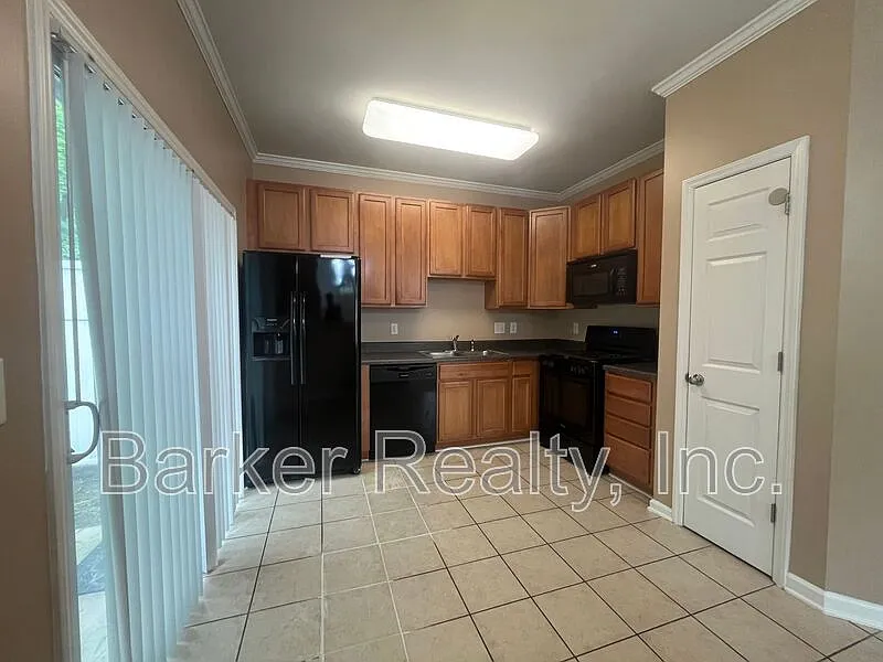 3 bed, 2.5 bath, 1816 sqft, $1,750 — Photo 3