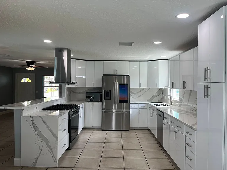 375 Carrousel Ct — Photo 7