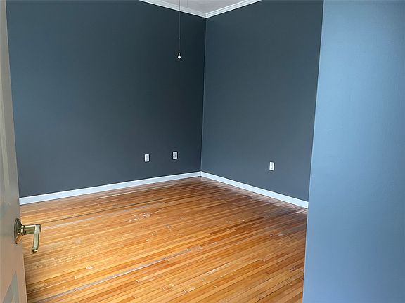 5th image of 212 E Texas Ave