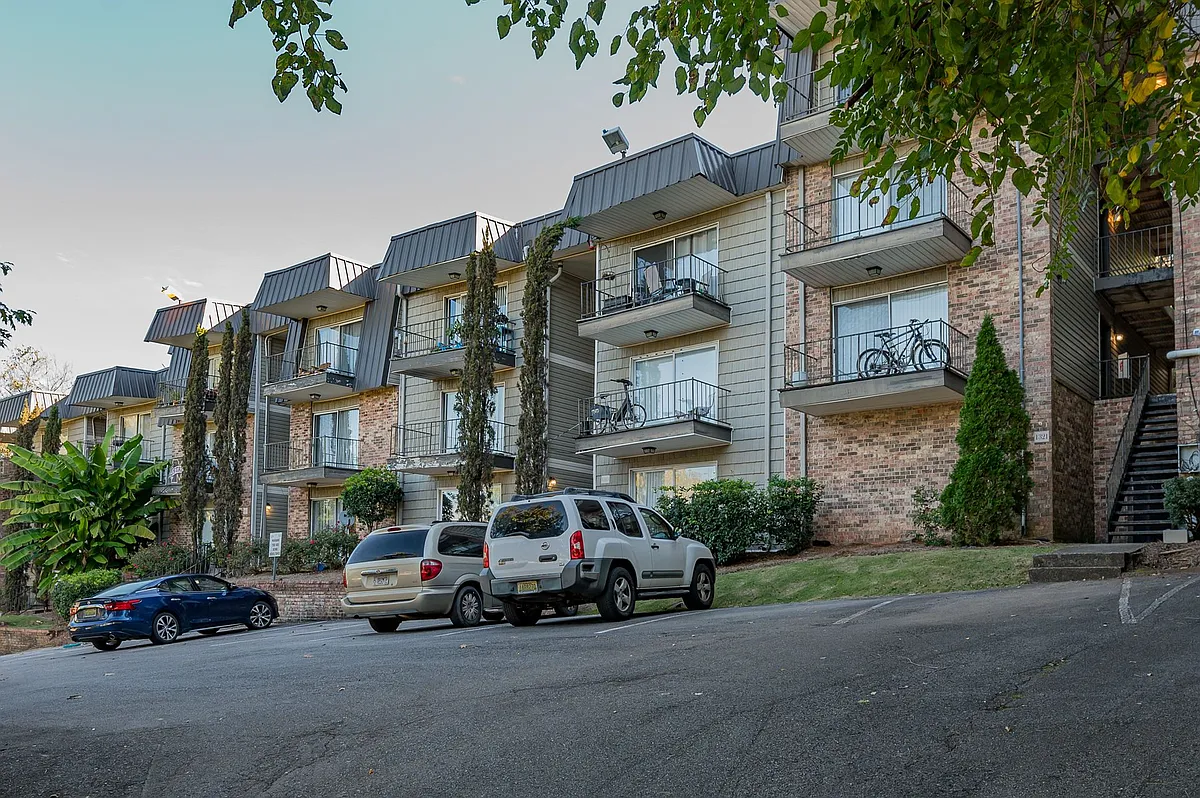 Building Photo - Cliff Highlands