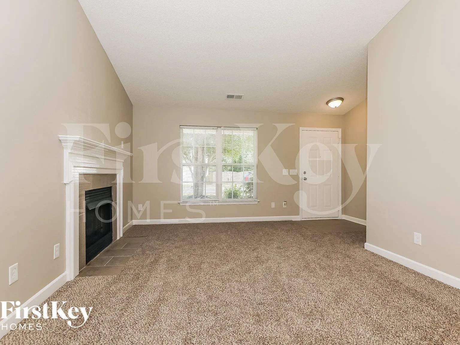 3 bed, 2.0 bath, 1356 sqft, $2,040 — Photo 3