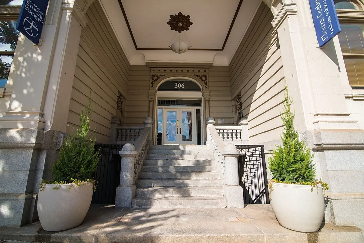 Building Photo - 306 W Franklin