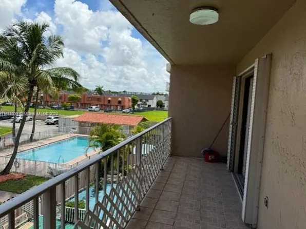 8517 NW 7th St APT 304, Miami, FL 33126