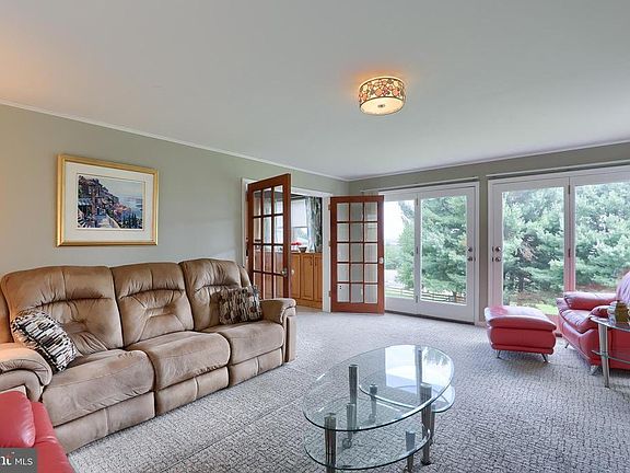 5th image of 743 Farmdale Rd